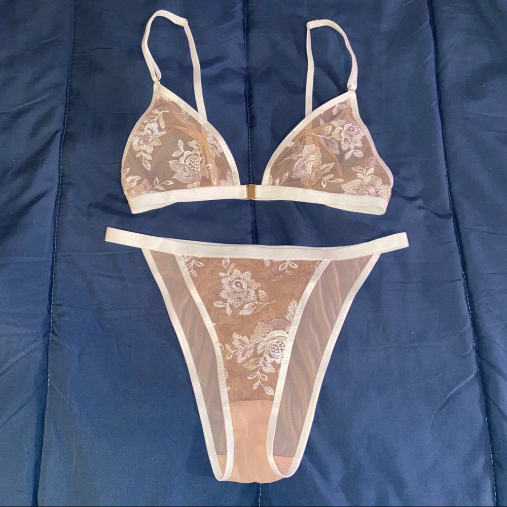 NWOT Matching Flower Underwear Set